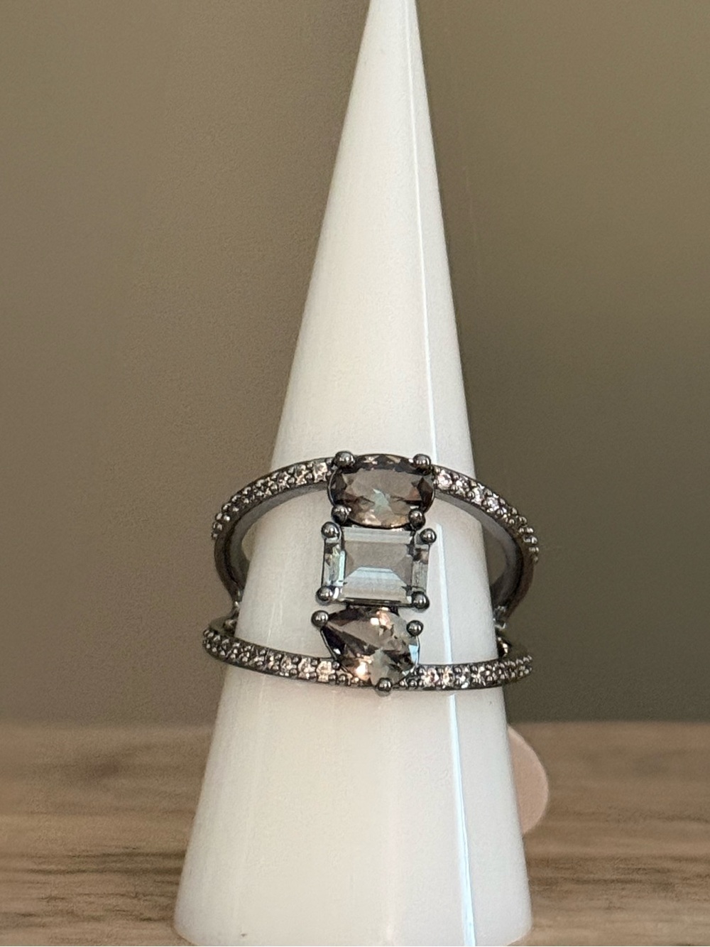Bomb Party OG Ring “Orbiting Kisses” Size 9. Brand New!